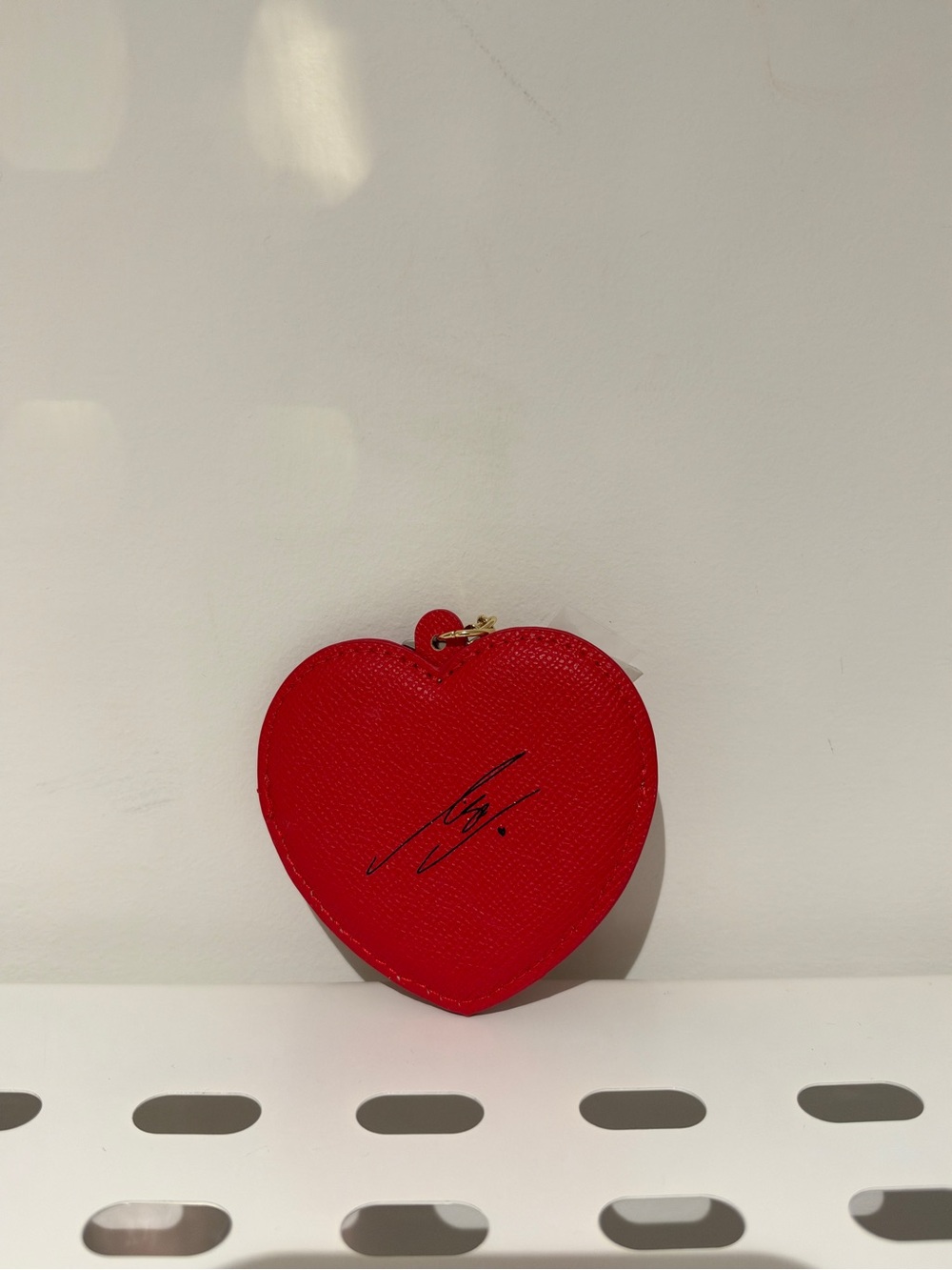 New BLACKPINK LISA × SHISEIDO ULTIMUNE Red Mirror Keychain